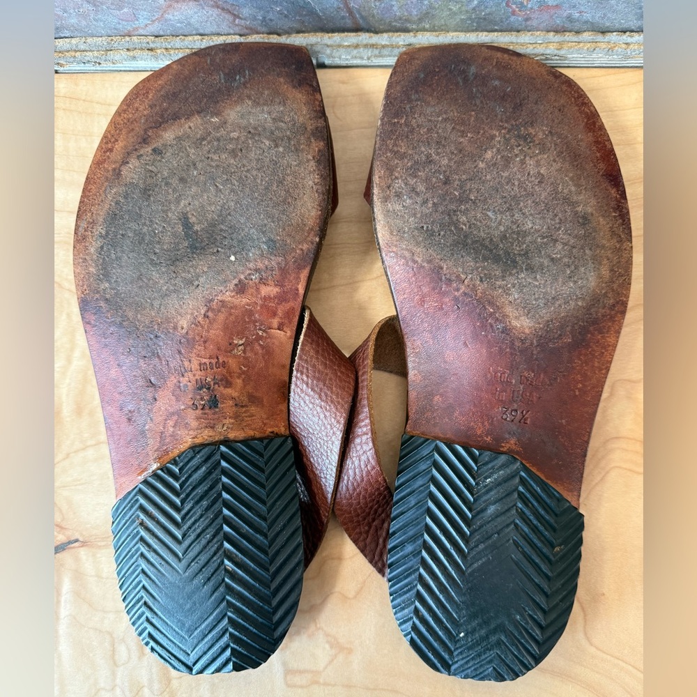 Cydwoq Hillary style sandal, brown pebbled leather, handmade in USA, 39.5 (9.5) - Picture 9 of 16